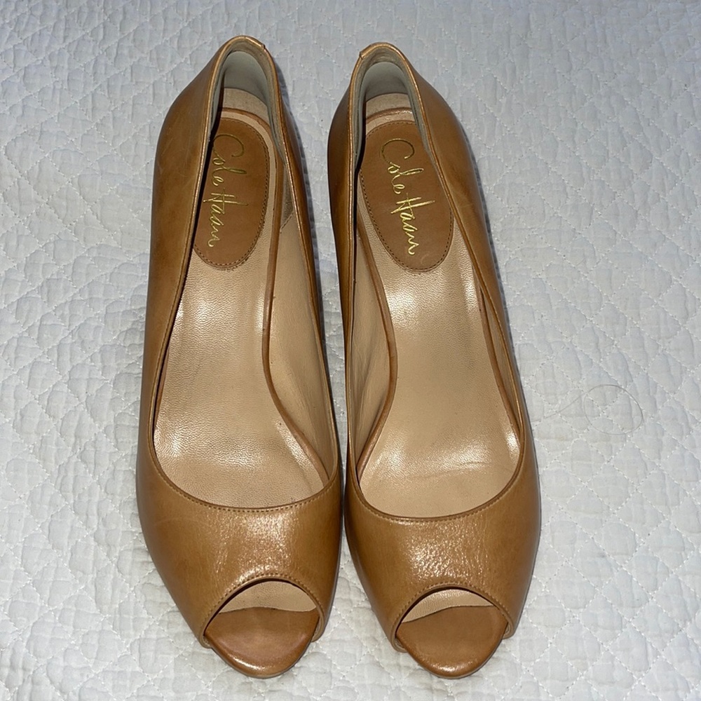 Cole Haan beautiful leather pumps